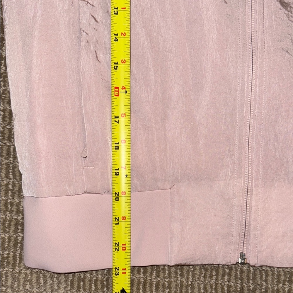 LuluLemon NonStop Reversible Light Pink Bomber. Size 8. - Picture 5 of 8